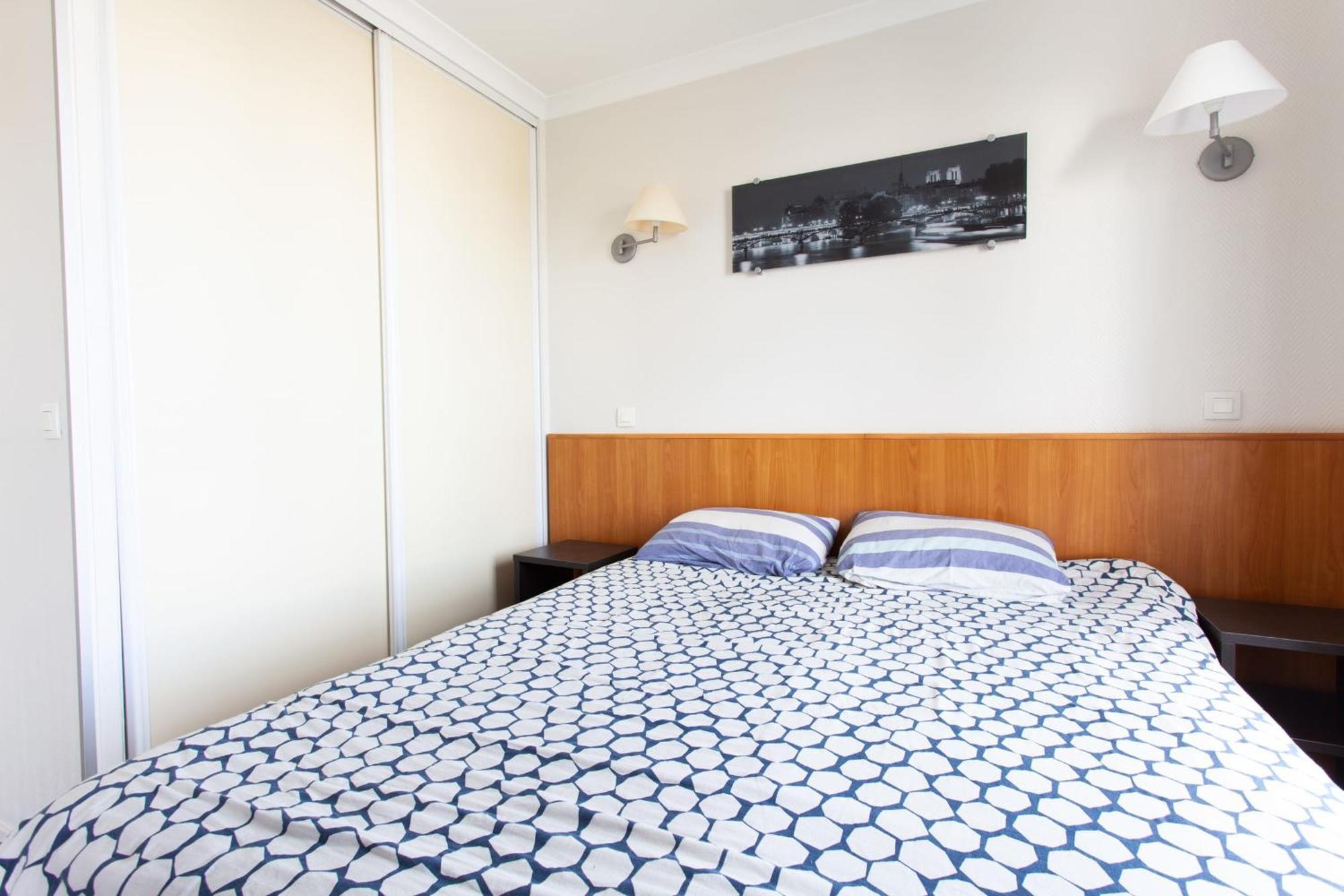 Cosy With Balcony Near Buttes Chaumont * Parijs