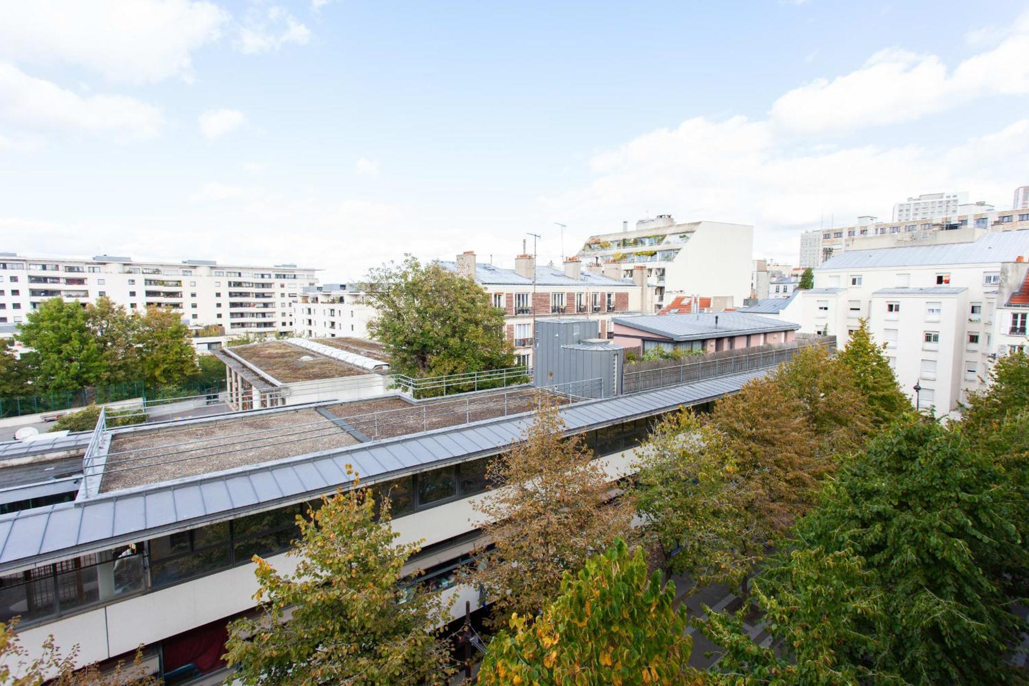 Cosy With Balcony Near Buttes Chaumont * Parijs