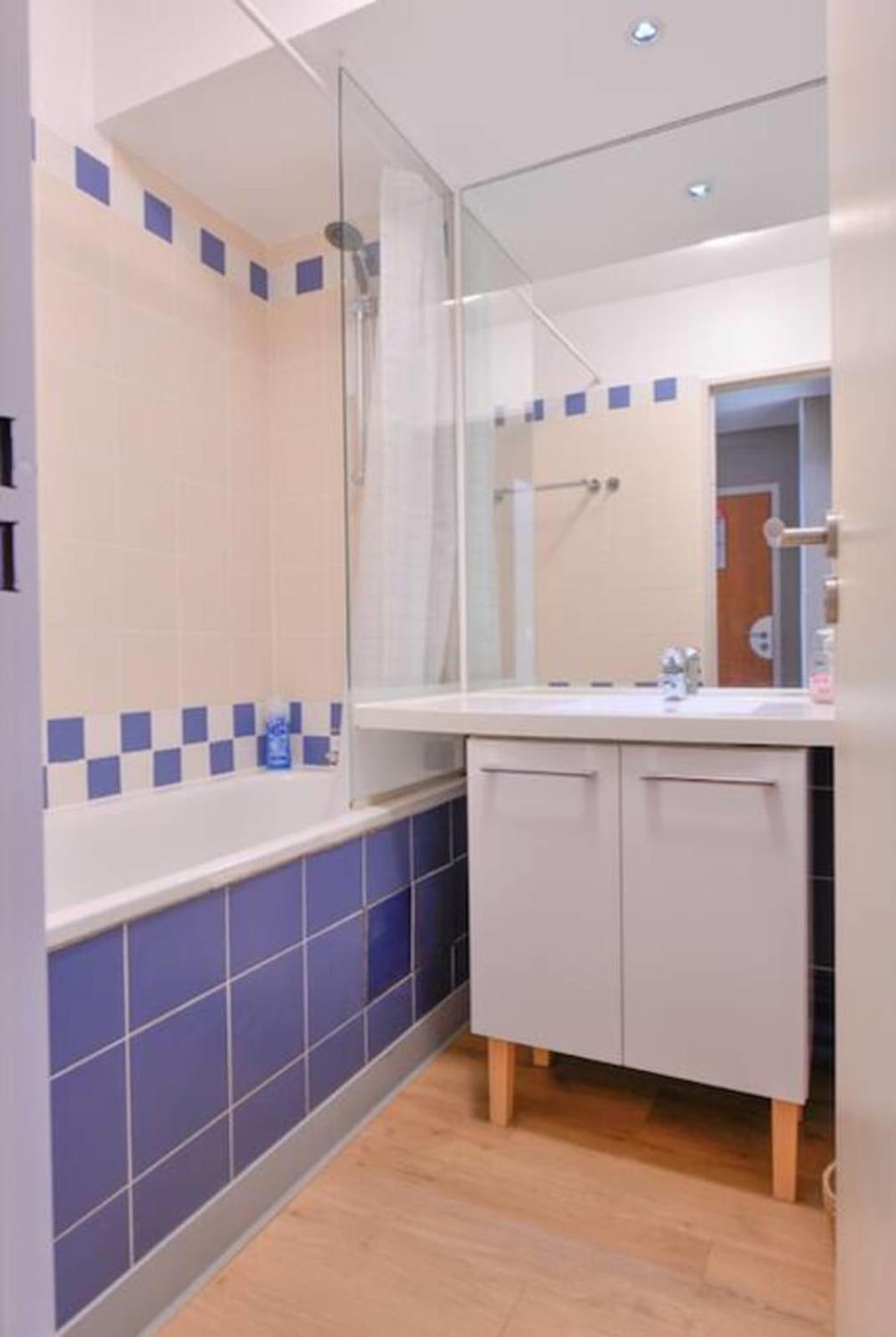 Cosy With Balcony Near Buttes Chaumont * Parijs